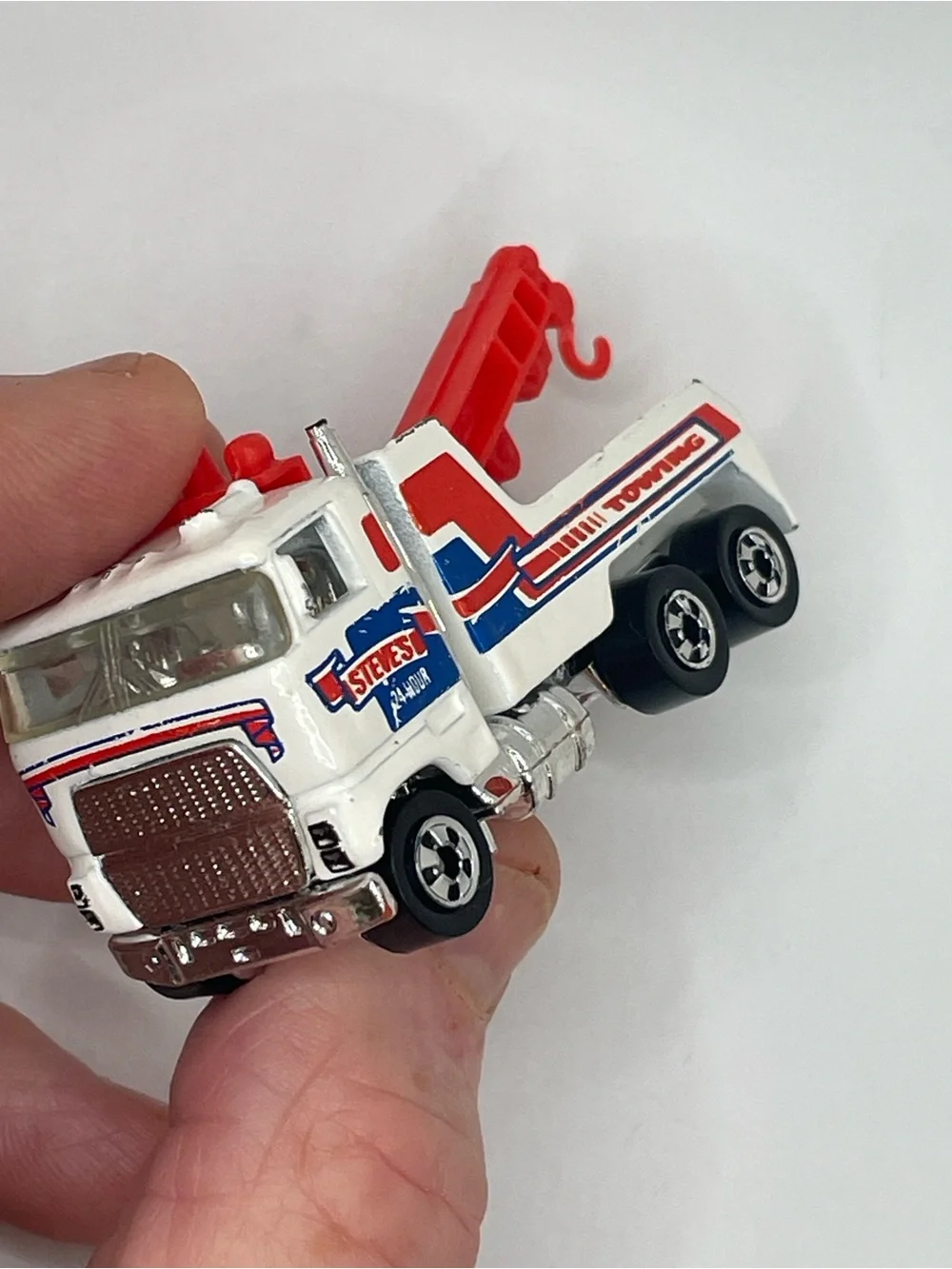 Hot Wheels Steve's 24 Hour Wrecker Diecast Tow Truck 1981 White Red Blue